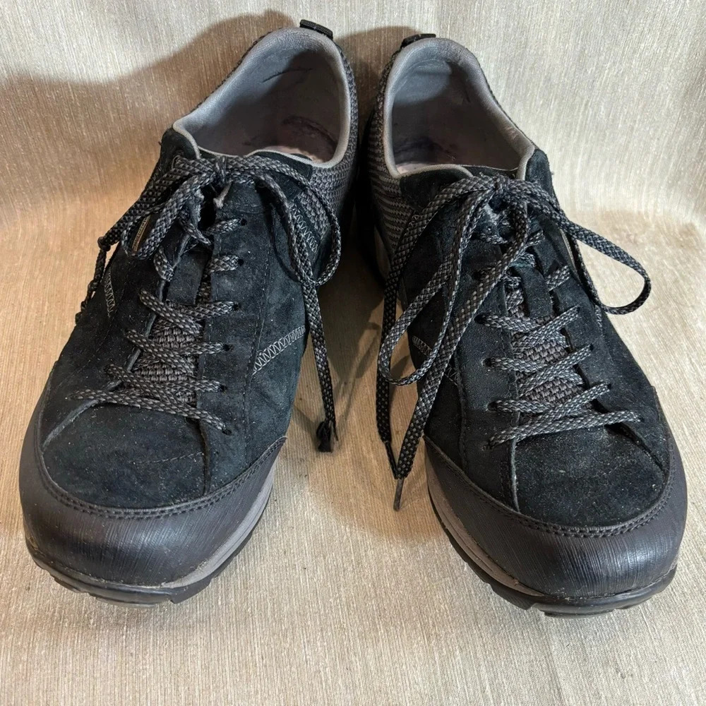 DANSKO Size 39 Paisley Waterproof Slip Resistant Lace Up Leather Sneakers Shoes